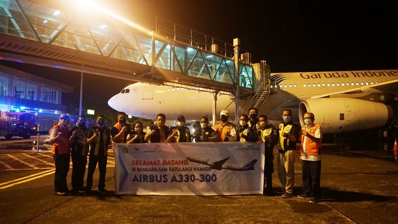 Airbus 330-300 Milik Maskapai Garuda Indonesia Mendarat Perdana di Bandara Sam Ratulangi Manado