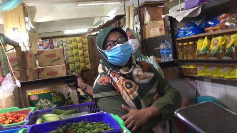 Cerita Pedagang Pasar Jualan Online sejak Pandemi, Punya Pelanggan Anggota DPR