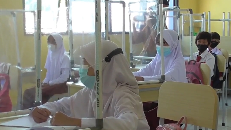 Disdik Bogor Minta Siswa Tak Lepas Masker di Sekolah