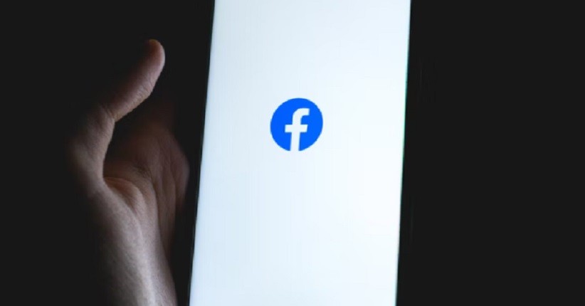 Pengguna Aktif Harian Facebook Turun