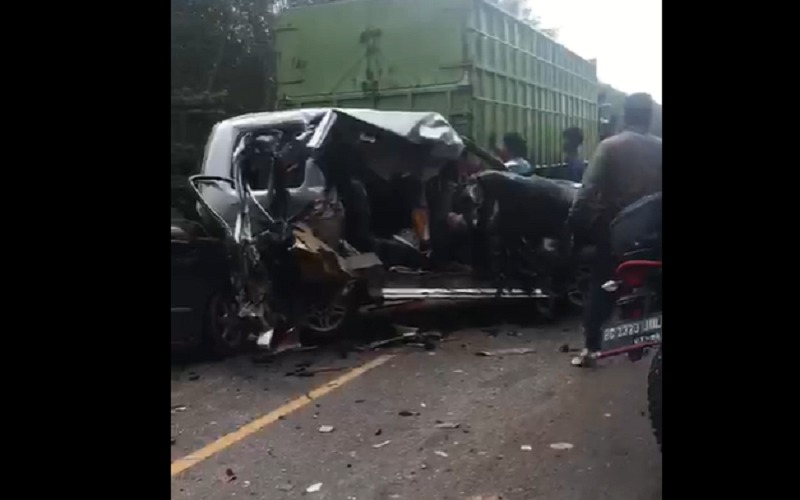 Tabrakan Beruntun di Jalintim, Pejabat Setwan Banyuasin Tewas Terjepit 