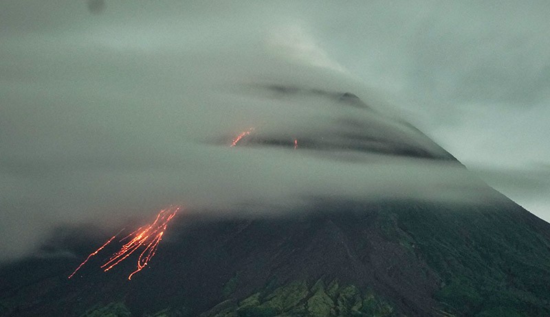 5 Gunung Berapi dengan Status Siaga Terkini, Salah Satunya Gunung Merapi