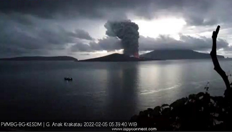 Gunung Anak Krakatau 31 Kali Erupsi selama Januari Jadi yang Teraktif di Indonesia