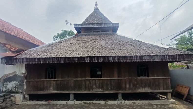 Duh, Atap Masjid Kuno Bondan di Indramayu Berusia 600 Tahun Mulai Lapuk
