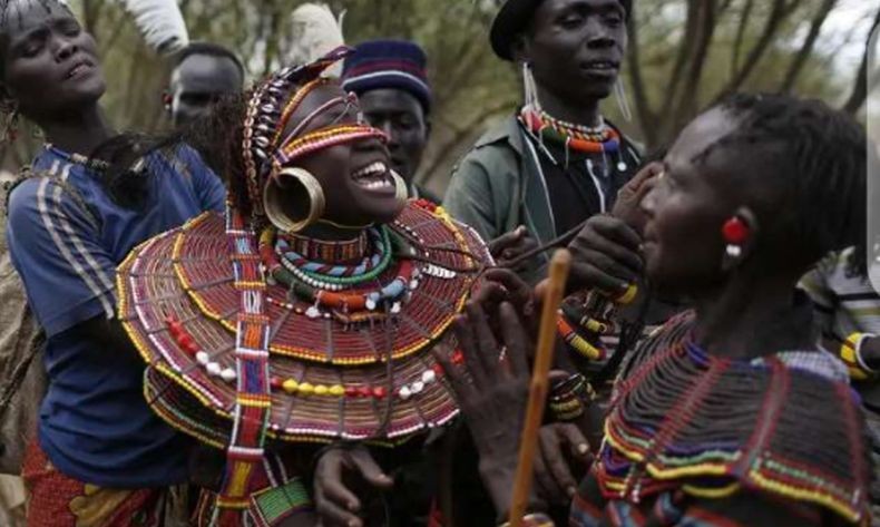 Deretan Suku Primitif Paling Menakutkan di Dunia, Para Pria Saling Bunuh untuk Dapat Istri