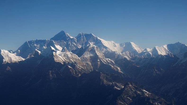Es Gunung Everest Menyusut Drastis Hanya dalam 25 Tahun, Ini Penyebabnya 