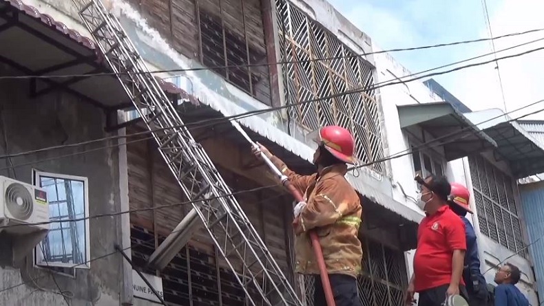 Pabrik Roti di Medan Terbakar, 3 Pekerja dan Seorang Petugas Damkar Terluka