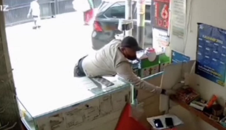 Waspada! Modus Buat Sibuk Penjaga, Maling Curi Uang di Konter HP