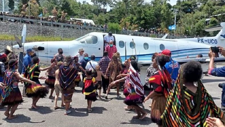 Gubernur Papua Lukas Enembe Kunjungi Tolikara, TNI-Polri Siaga Pengamanan