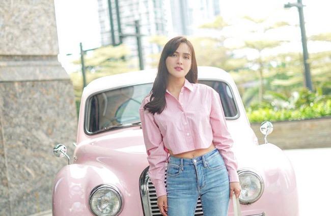 7 Artis Beda Agama dengan Orang Tuanya, Nomor 6 Dituding Keluar dari Islam karena Sang Suami