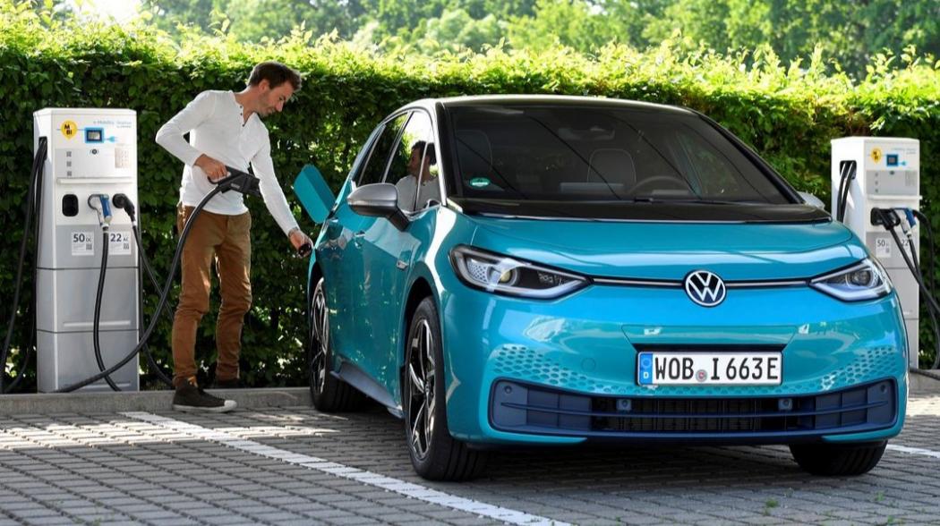 Tutorial Menyetir Mobil Listrik, Hati-Hati Jangan Asal Injak Gas