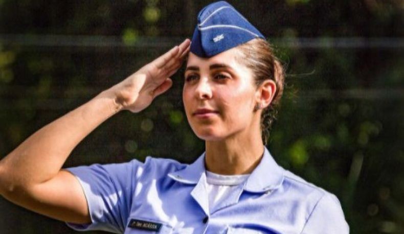 Perempuan Cantik Pilot Jet Tempur Ini Pilih Keluar dari AU Jadi Influencer, Umbar Foto Seksi