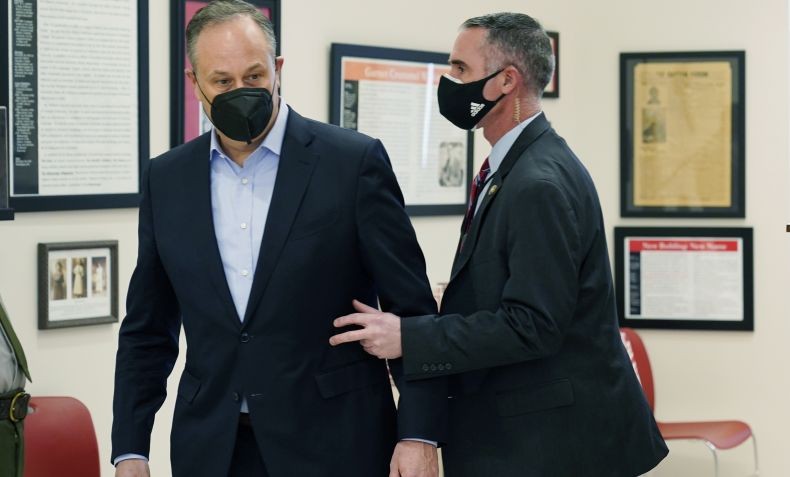 Tegang, Suami Wakil Presiden AS Kamala Harris Dievakuasi dari Gedung SMA karena Ancaman Bom