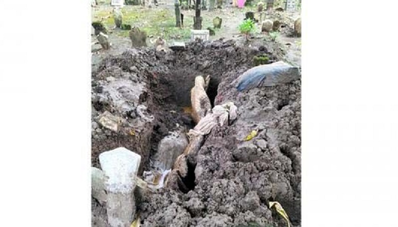 Sidoarjo Gempar, Makam Warga Dibongkar Tali Pocong Hilang 