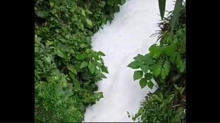 Viral Air Sungai Berbusa dan Bergetah di Gowa
