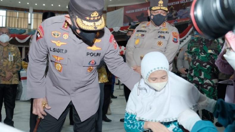 Cek Vaksinasi di Kalsel, Kapolri: Harus Maksimal demi Hadapi Lonjakan Covid-19