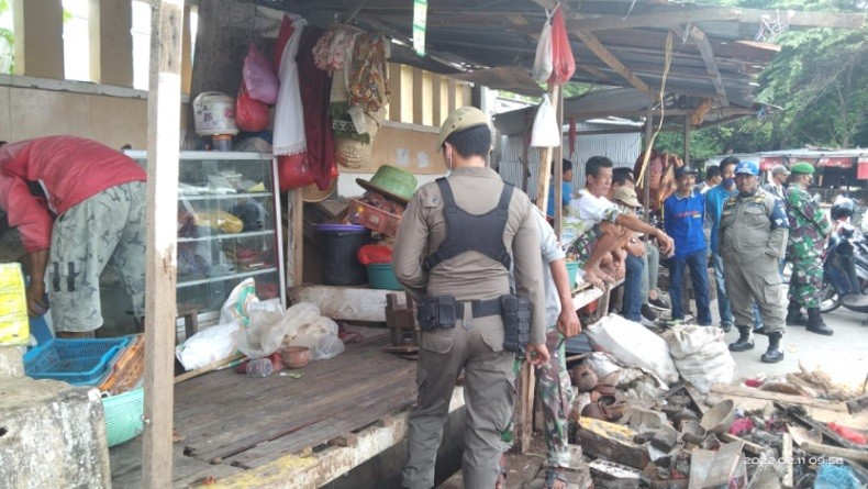 Tolak Direlokasi, Sejumlah Pedagang Nyaris Bentrok dengan Petugas Satpol PP