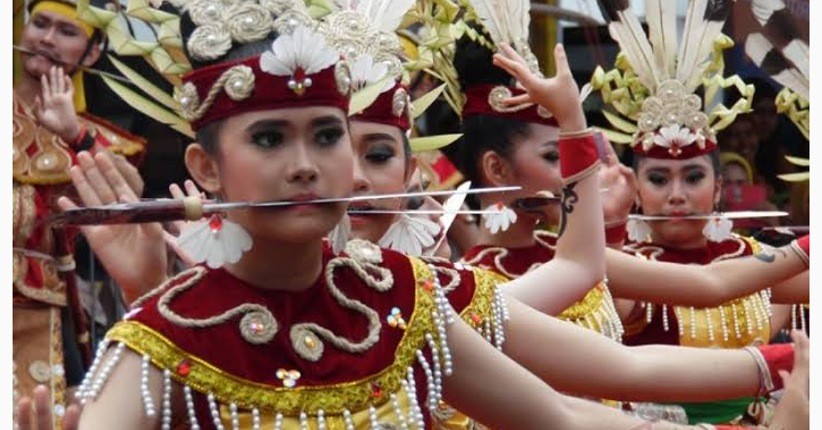 Pantas Pria yang Jatuh Cinta Perempuan Dayak Susah Move On, Ternyata Cantiknya karena Ini