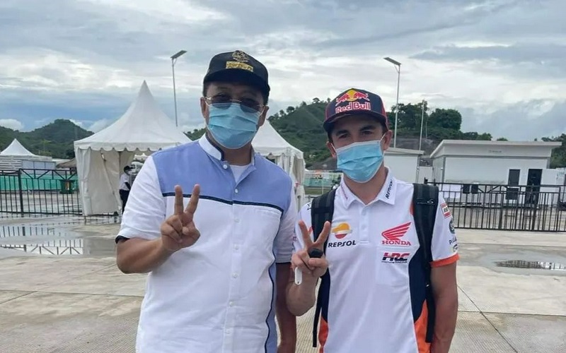 Gubernur NTB Pamer Foto Bareng Marquez di Sirkuit Mandalika