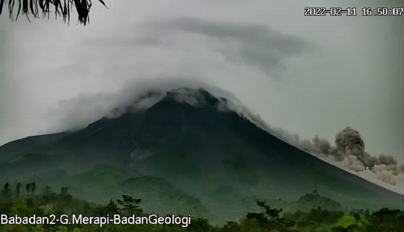 Gunung Merapi Keluarkan Guguran Awan Panas, Jarak Luncur Hingga 2.700 Meter