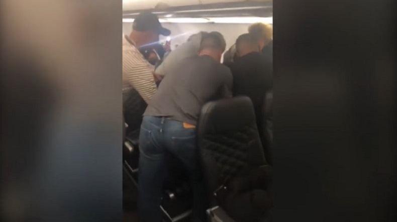 Penumpang Ancam Bunuh Semua Orang dalam Pesawat, Pilot Putuskan Mendarat Darurat