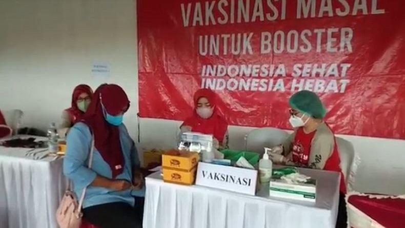 Ribuan Buruh di Pekalongan Disuntik Vaksin Booster  