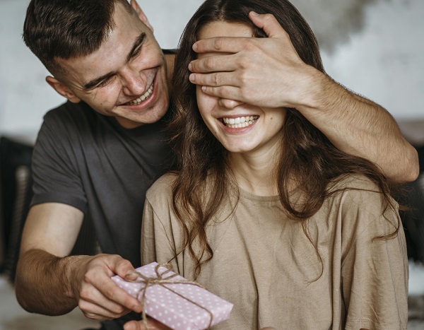 40 Ucapan Anniversary Buat Pacar, Pesan Romantis untuk Merayakan Kebersamaan