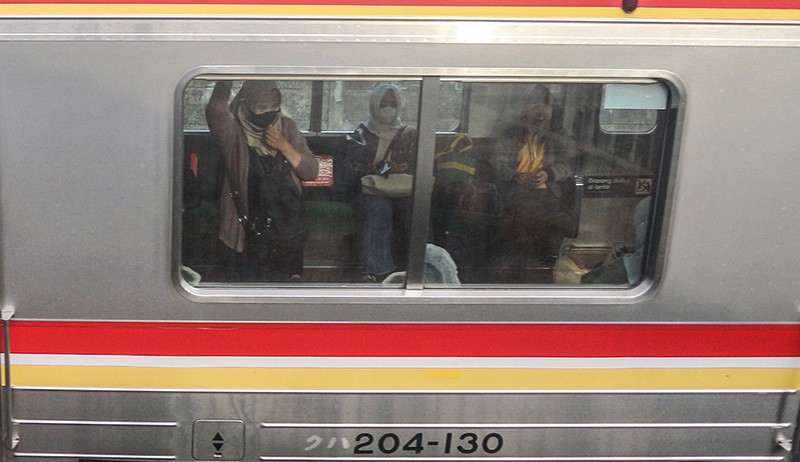 KRL Rute Tanah Abang-Rangkasbitung Ditembak Sebelum Masuk Stasiun Kebayoran