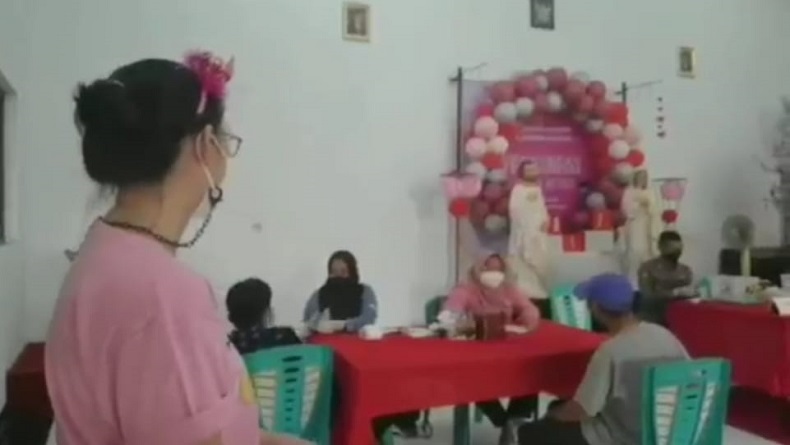 Warga Ciamis Antusiasi Ikuti Vaksnisasi Booster Valentine Berhadiah Cokelat