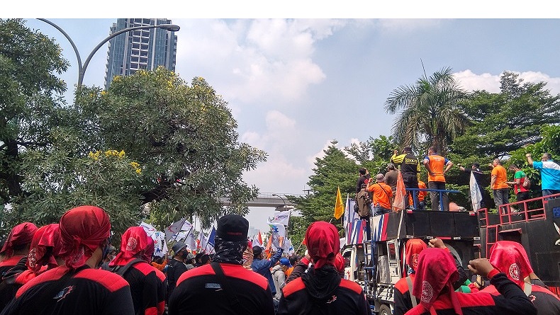 Amankan Aksi Buruh di Depan Gedung Kemnaker, Polisi Kerahkan 800 Personel