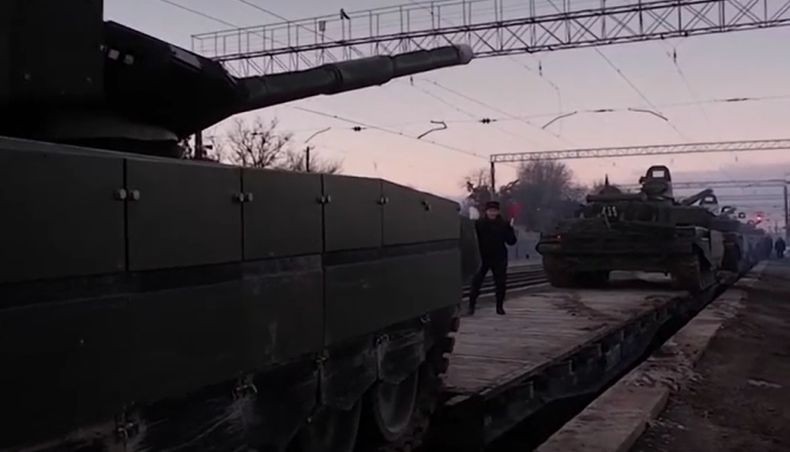 Jawab Keraguan AS, Rusia Pamer Video Pulangkan Puluhan Tank dari Perbatasan Ukraina