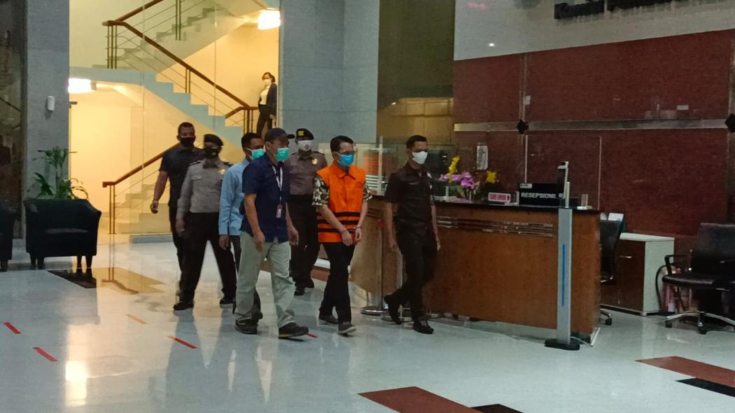 KPK Tahan Dua Tersangka Penyuap Pejabat Pajak 