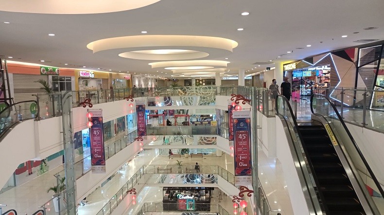 Viral Pria Paruh Baya Nekat Lompat dari Lantai 4 Mal di Pluit