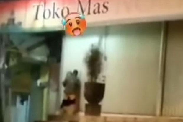  Edan Pasangan Ini Berhubungan Seks di Emperan Toko, Diduga Terjadi di Magelang