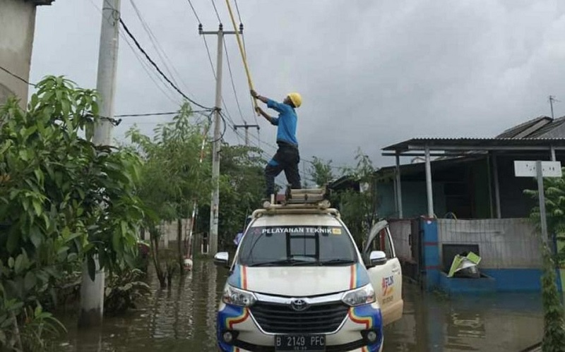 204 Gardu Distribusi PLN di Bekasi Masih Terendam Banjir, Aliran Listrik Diputus Sementara