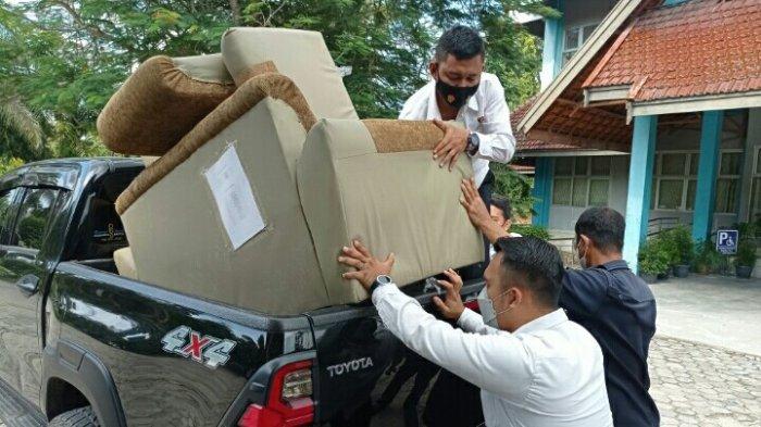 Polisi Sita Sofa dari FKIP Unsri, Tempat Oknum Dosen Lecehkan Mahasiswi