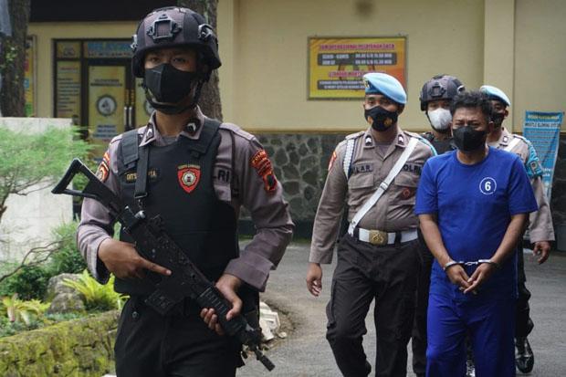  Gara-Gara Tak Terima Dicerai, Pria Ini Mengamuk dan Bakar Pakaian Mantan Istri  