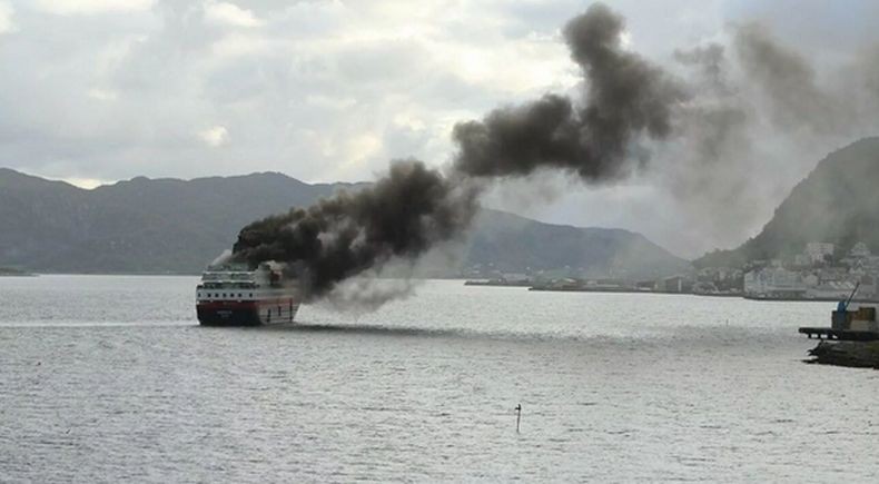 Kapal Feri Rute Yunani Menuju Italia Terbakar Hebat, Angkut 288 Orang 