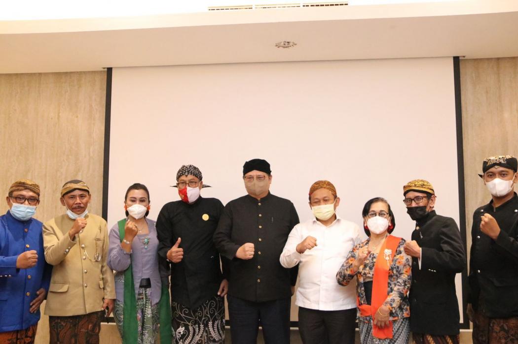 Bertemu Seniman Dalang, Menko Airlangga Hartarto Janjikan Insentif