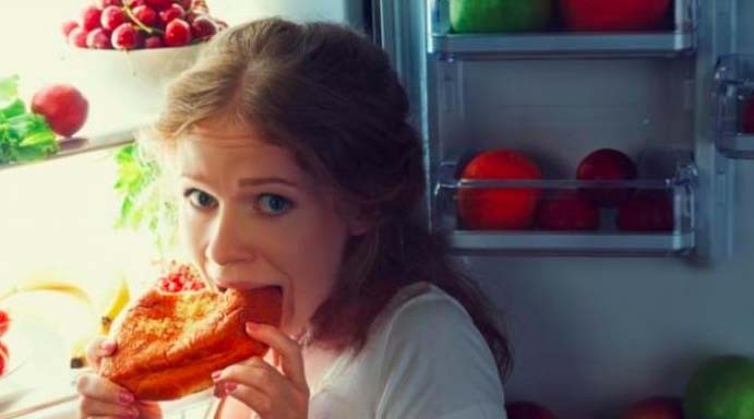 5 Kebiasaan Makan Keliru Dilakukan Banyak Orang, Nomor 3 Pemicu Berat Badan Naik 