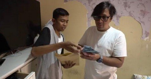 Kunjungi Rumah Dede, Andre Taulany Kaget Temukan Tumpukan Uang Jutaan Rupiah di Laci