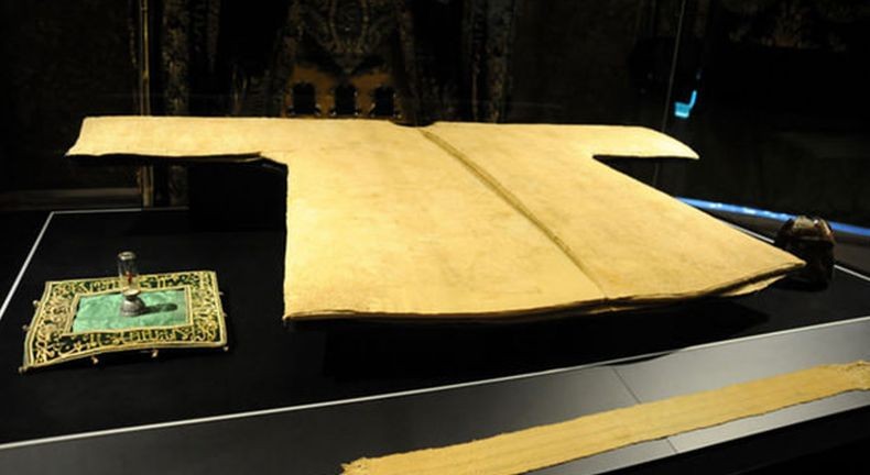 10 Peninggalan Para Nabi di Seluruh Dunia yang Bikin Merinding, Nomor 1 Gamis Nabi Muhammad