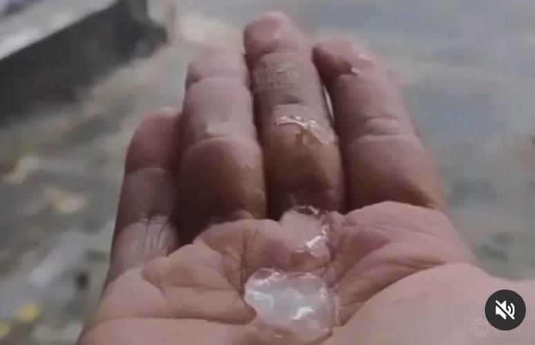 Hujan Es Disertai Angin Kencang Landa Pamulang Tangsel