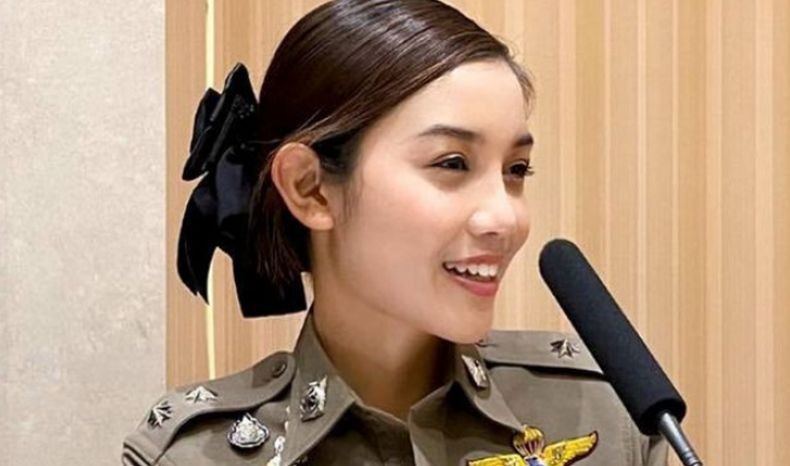 Polwan Cantik Ini Dihujat Netizen Setelah Posting Foto Pakai Bikini di Instagram