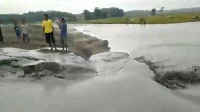 Bledug Cangkring di Grobogan Semburkan Lumpur Bercampur Belerang 