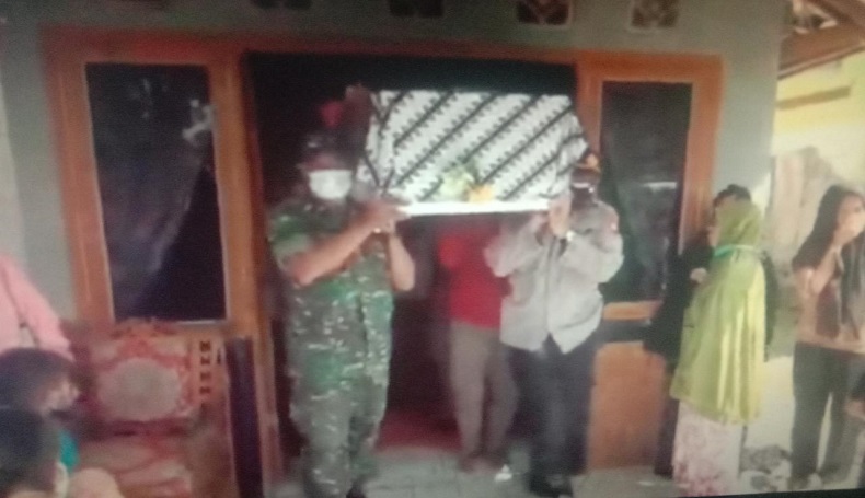 Pemakaman Santri asal Subang Korban Kebakaran Ponpes di Karawang Diwarnai Tangis