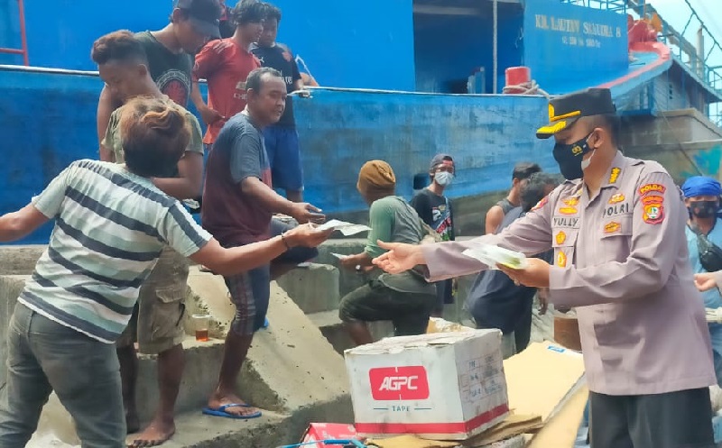 Instruksi Kapolda Metro, Polisi Minta Masyarakat di Pelabuhan Disiplin Gunakan PeduliLindungi