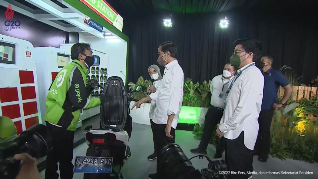 Jokowi Puji Keberanian Perusahaan Indonesia Bangun SPKLU dan Swap Ojek Motor Listrik