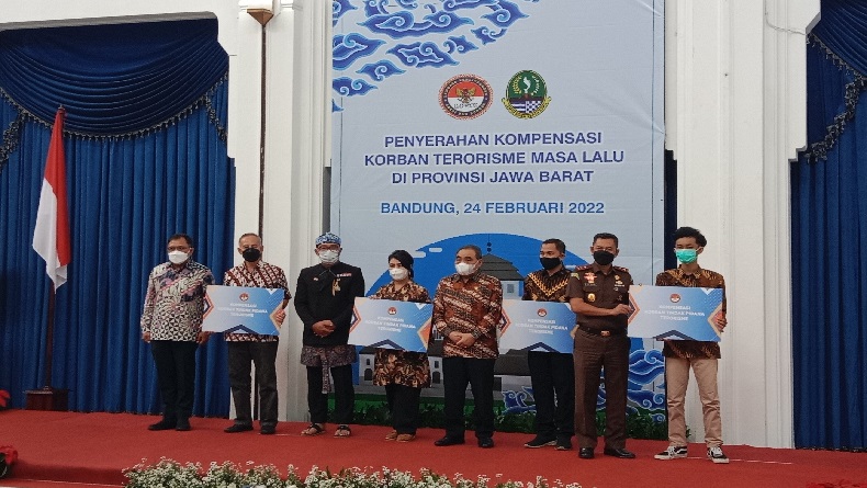 LPSK dan Ridwan Kamil Serahkan Kompensasi Rp4,2 Miliar untuk Korban Terorisme