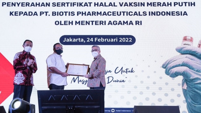 Menag Serahkan Sertifikat Halal Vaksin Merah Putih, Sebut Jaminan untuk Umat Islam